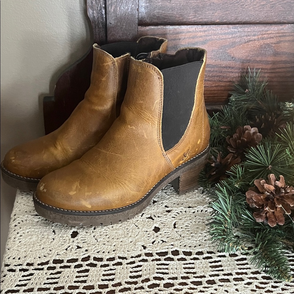 Bos. & Co. Tan Leather Ankle Boots